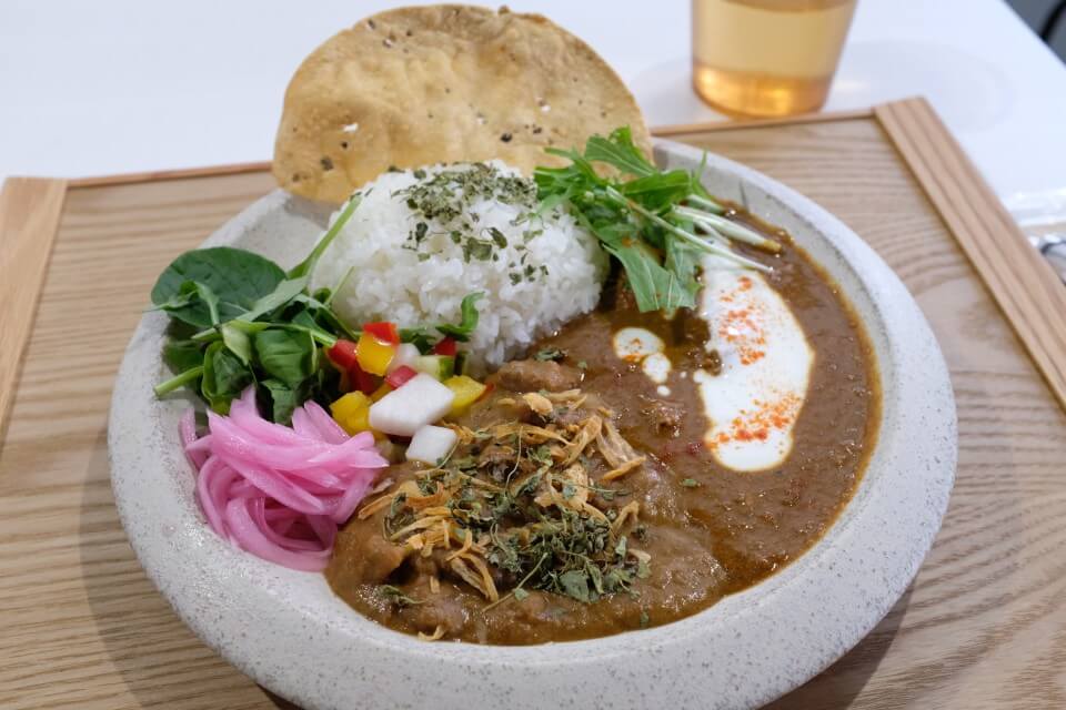 ヨーグルトで食べるチキンカレー＆じゃがいもとイカのクリームカレー